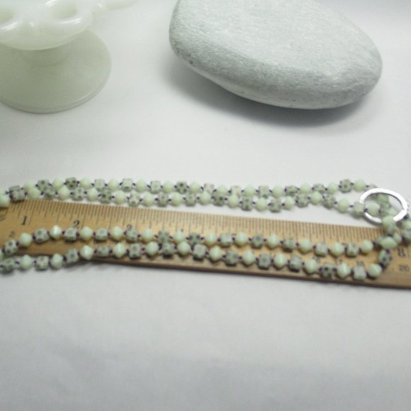 Hand knotted Uranium glass bead necklace - Picture 4 of 16